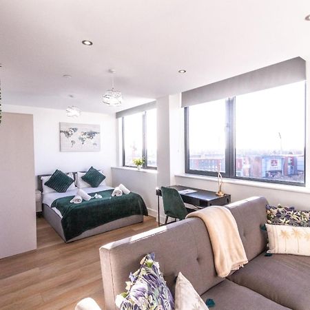 Stylish Studio Apt Overlooking Old Trafford Apartment Манчестър Екстериор снимка