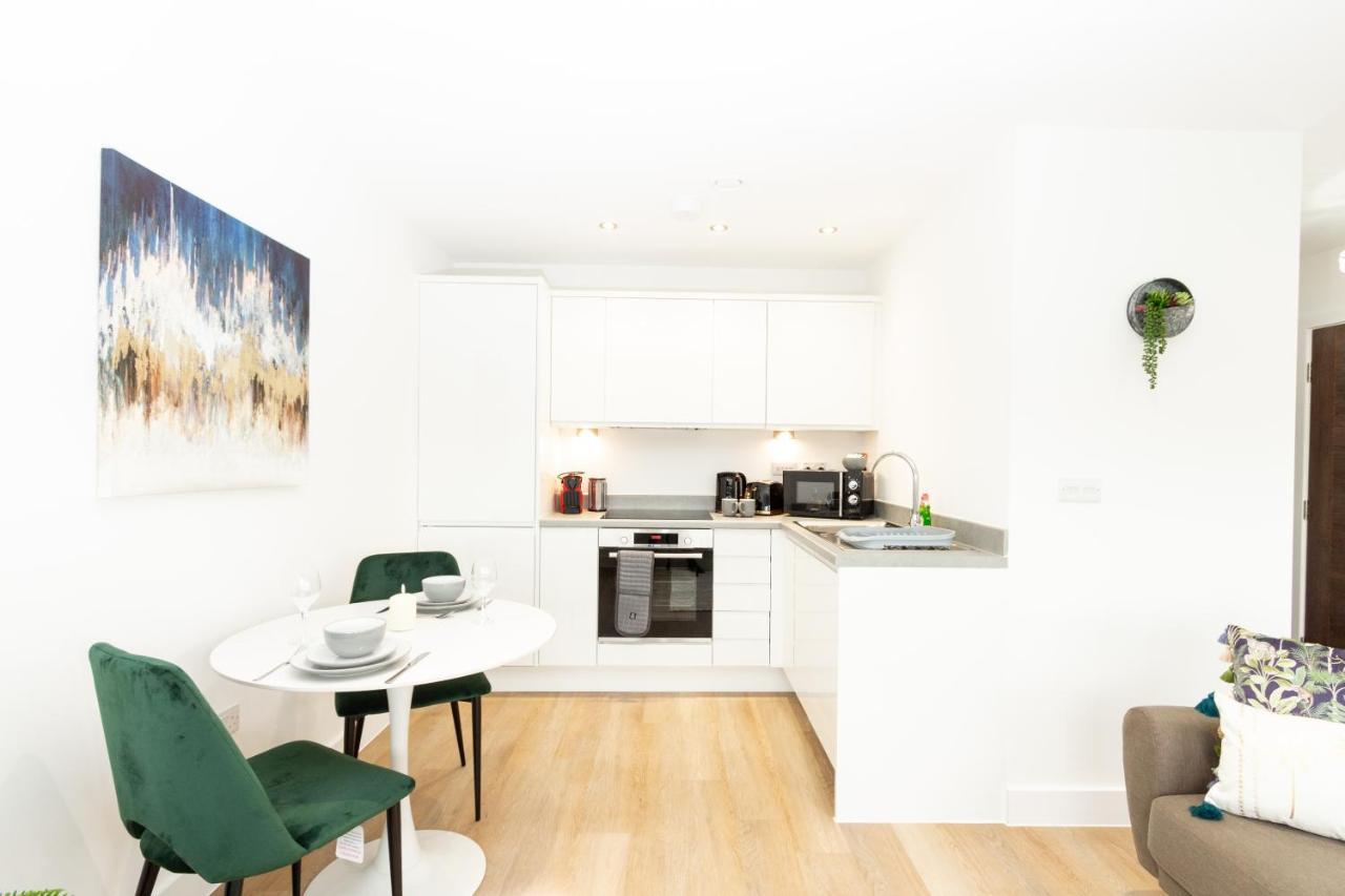 Stylish Studio Apt Overlooking Old Trafford Манчестър Екстериор снимка