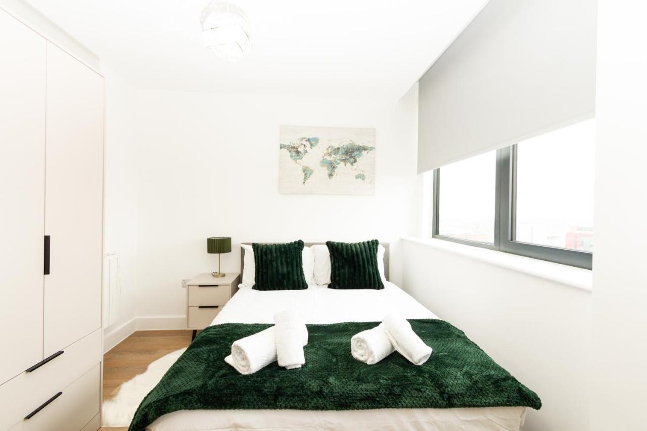 Stylish Studio Apt Overlooking Old Trafford Манчестър Екстериор снимка