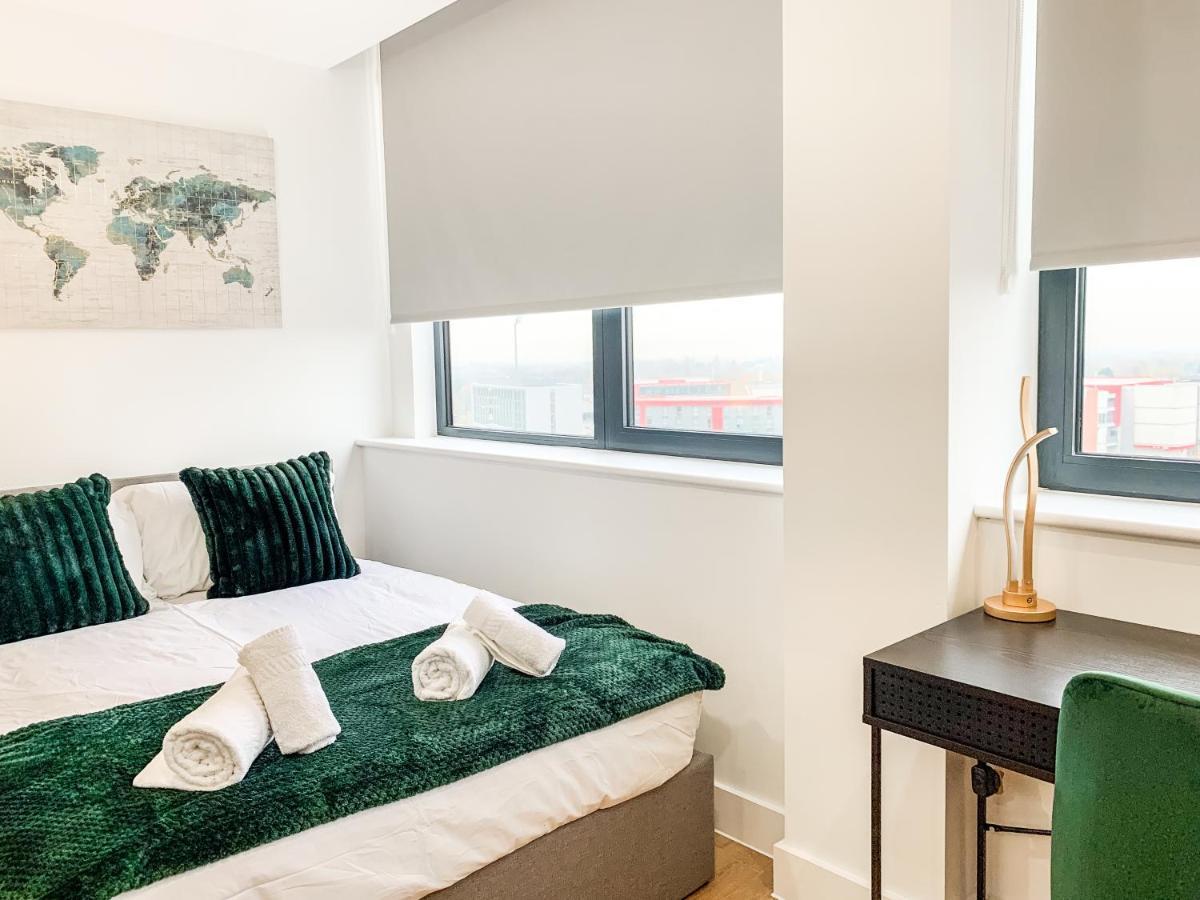 Stylish Studio Apt Overlooking Old Trafford Манчестър Екстериор снимка