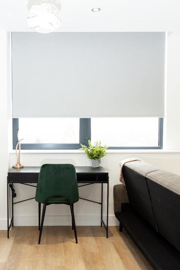 Stylish Studio Apt Overlooking Old Trafford Манчестър Екстериор снимка