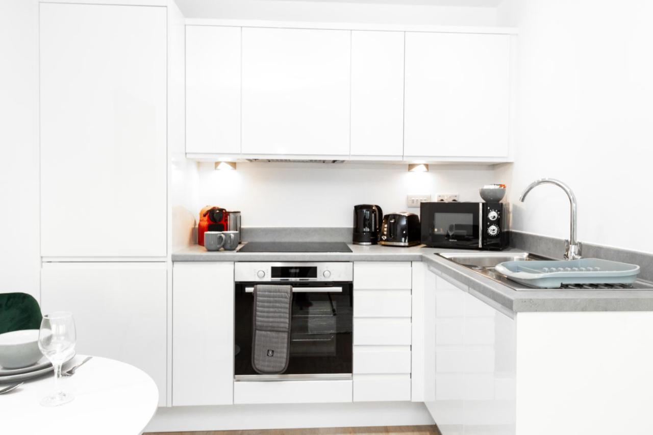 Stylish Studio Apt Overlooking Old Trafford Манчестър Екстериор снимка