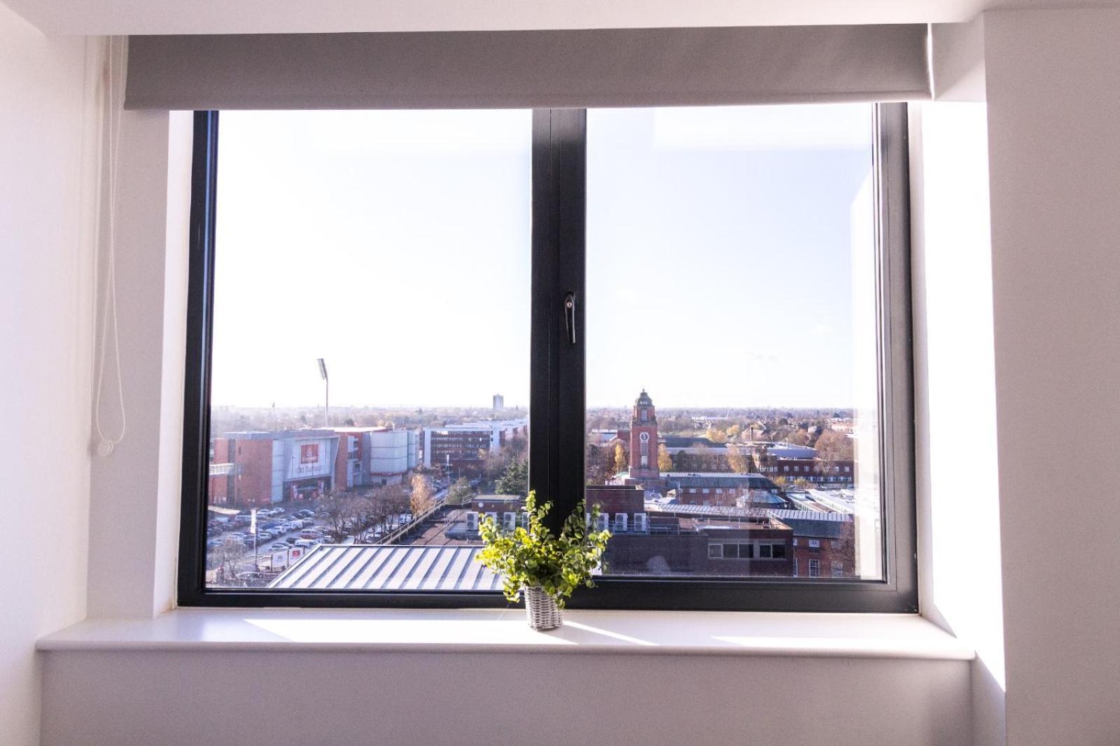 Stylish Studio Apt Overlooking Old Trafford Манчестър Екстериор снимка